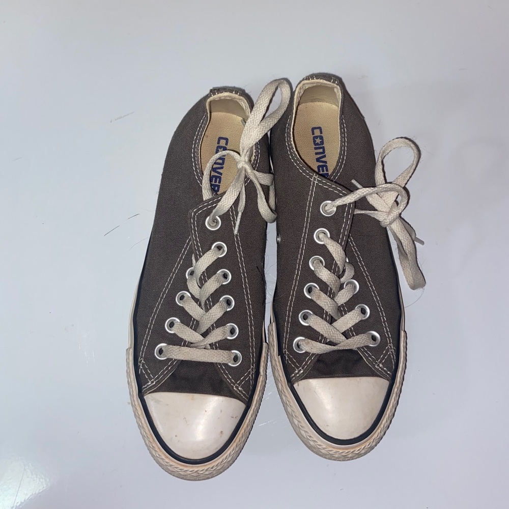 Grey converse!